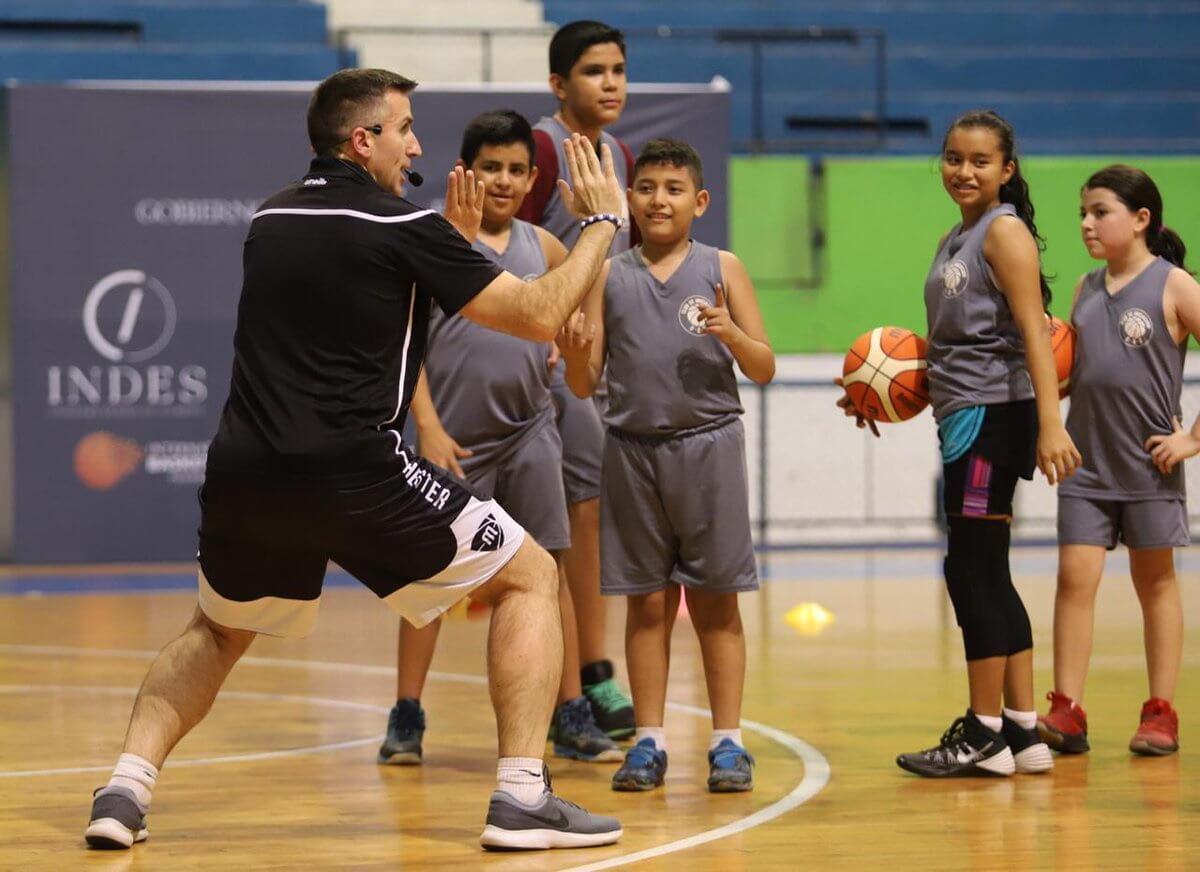 Sergio Lara-Bercial leading a basketball session to kids